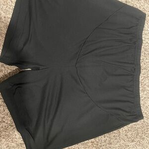 Maternity loose fitting shorts